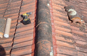 Dépose des tuiles faîtières et pose d'un closoir ventilé remise en place des tuiles faîtières 